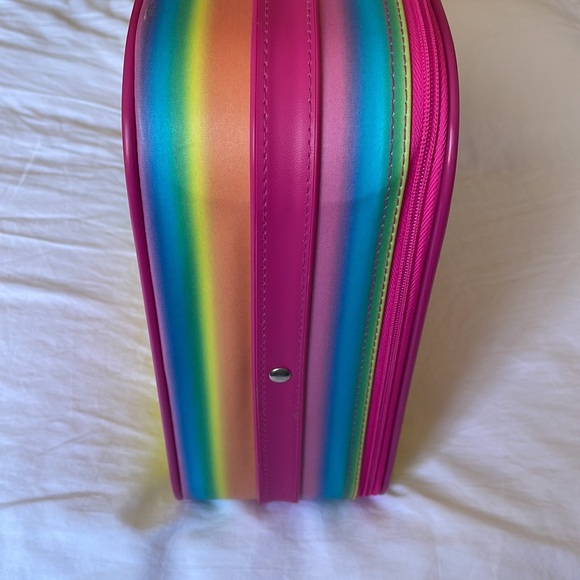 Hello Kitty Suitcase - Picture 4 of 16